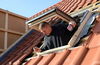 Pose de fenêtres de toit Velux à Cour-Saint-Maurice